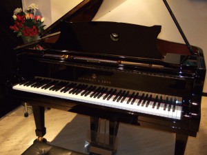 スタインウェイグランドピアノB-211