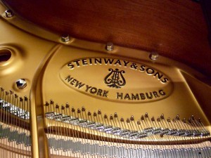スタインウェイグランドピアノ